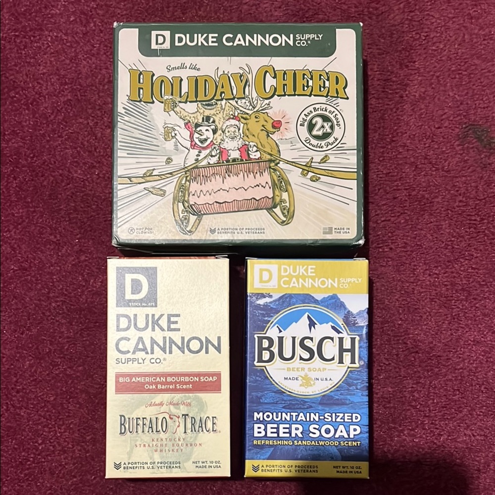Green and White Shaving Set with Classic Appeal
